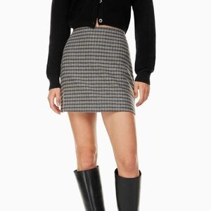 Aritzia Wilfred Classic Mini Skirt. Great Condition. Size 0. Black and Grey Wool